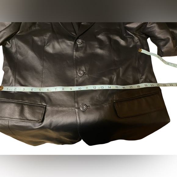 J. Ferrar~
Men’s Sleek Black 100% Leather Blazer Jacket 
Size Medium 
NEW - Picture 13 of 13